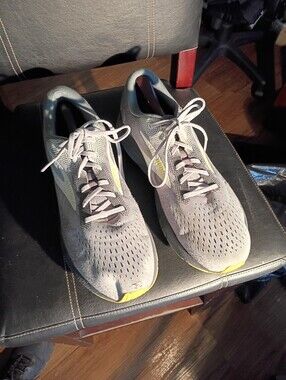 Brooks Breathable Men's Gray Athletic Running Shoes with Yellow Accents